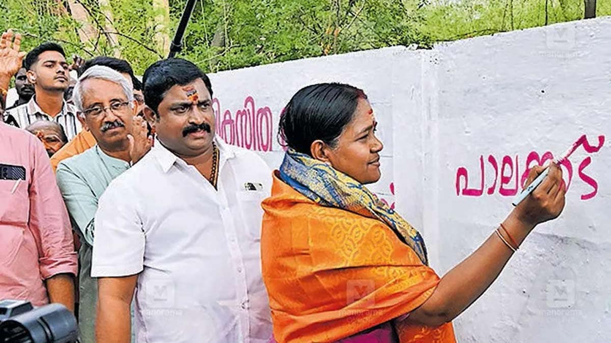 BJP candidate Shobha Surendran during party's camapaign in Palakkad | Manorama