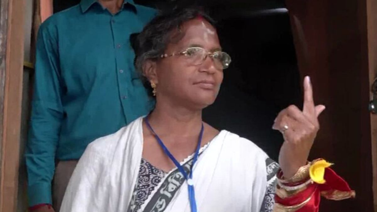 Ratna Debnath, the mother of the RG Kar rape victim and the BJP's candidate from Panihati, shows people the ink on her finger after casting her vote | Screengrab: ANI