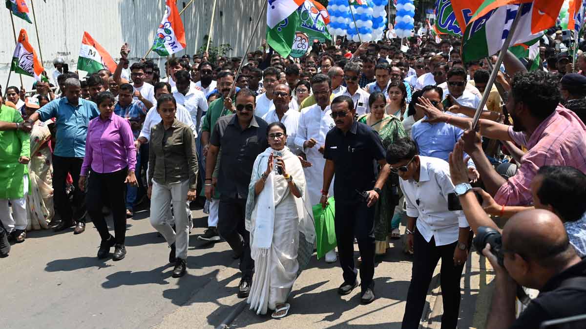 Chief Minister Mamata Banerkee leading a march in Bhawanipore before filing her nomination | Salil Bera