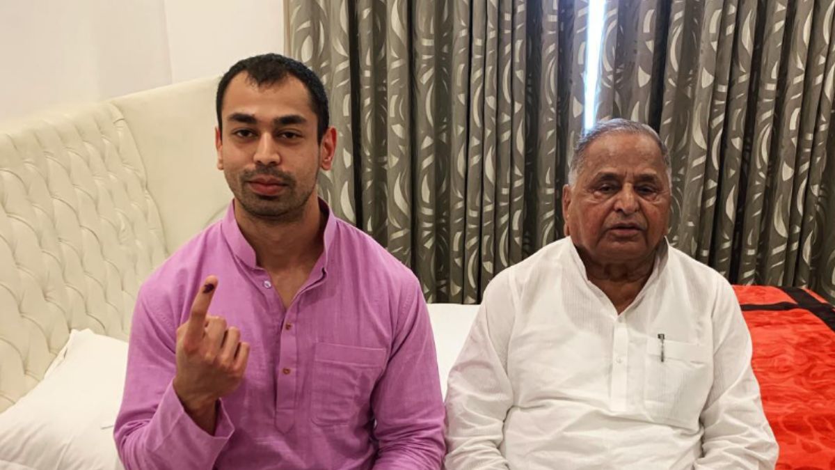 Prateek Yadav with his father Mulayam Singh Yadav | X 