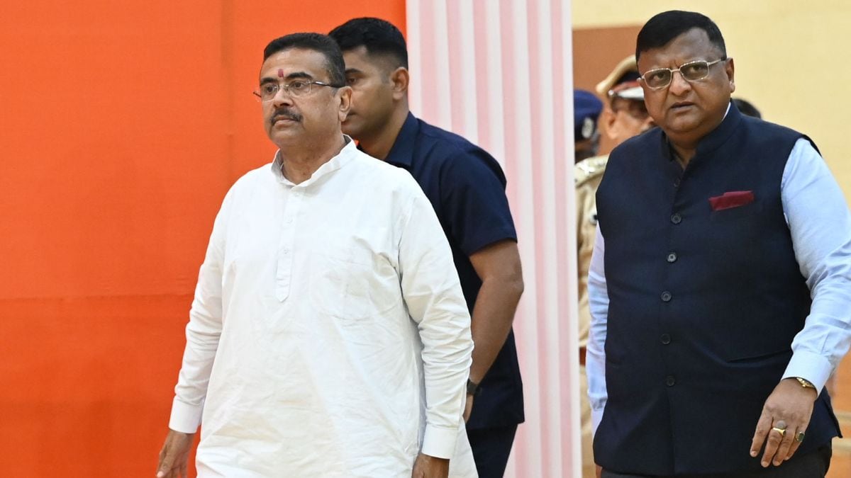 [File] West Bengal CM Suvendu Adhikari (L) and Chief Secretary Manoj Kumar Agarwal (R) | Salil Bera