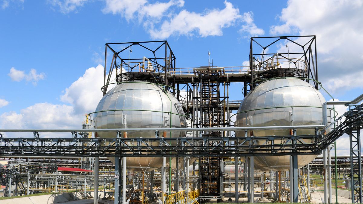 Representative image of an ammonia plant | Shutterstock