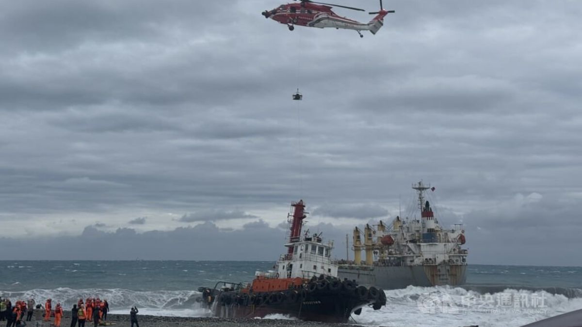 taiwan-tugboat-bulk-carrier-cna-x - 1