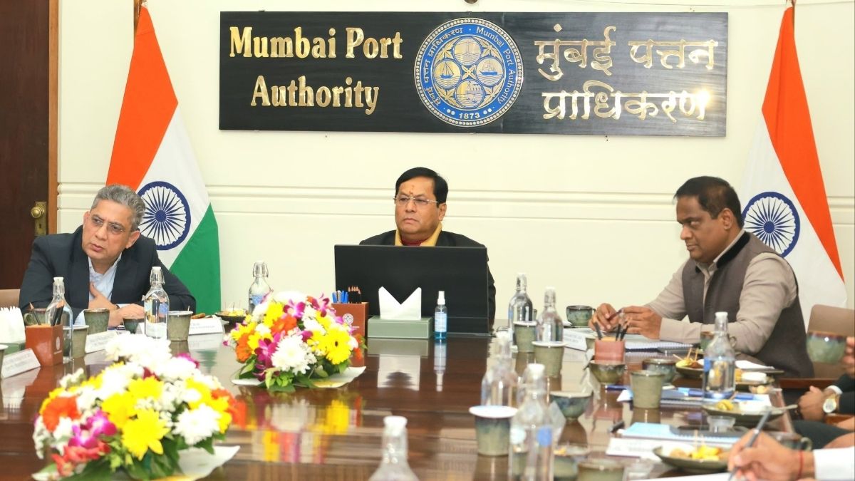 Union Minister for Ports, Shipping and Waterways Sarbananda Sonowal with Mumbai Port Authority | X