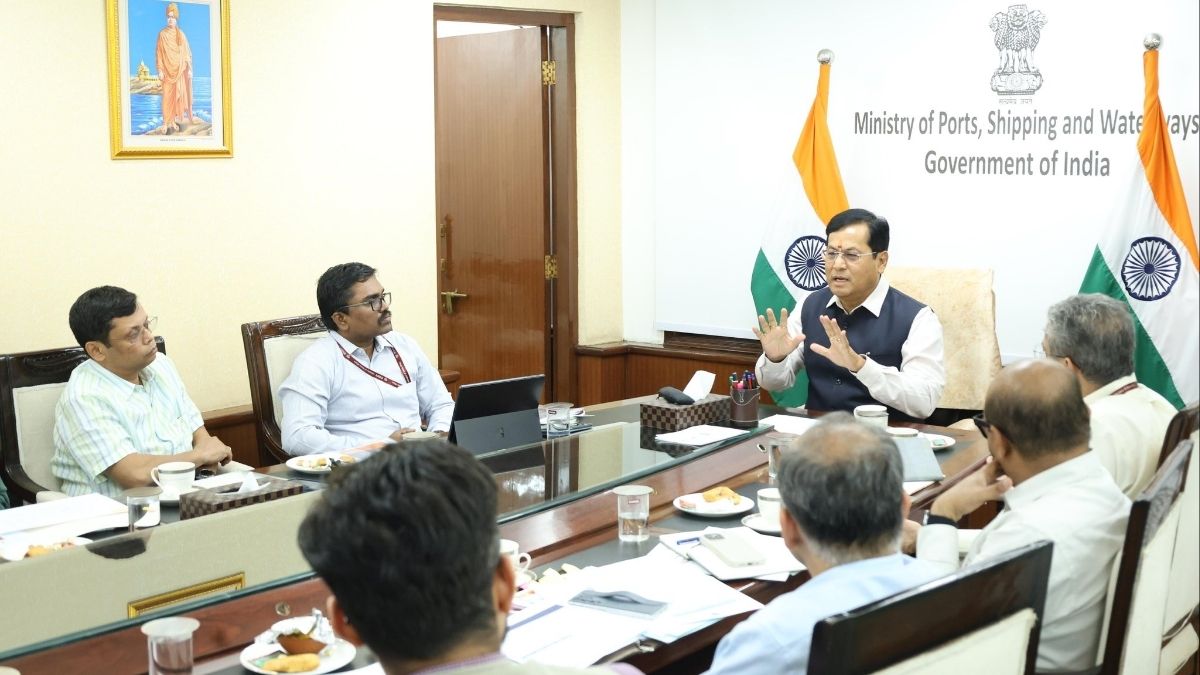 MoPSW Sarbananda Sonowal meets officials to review the status of the National Maritime Heritage Complex (NMHC) project | PIB