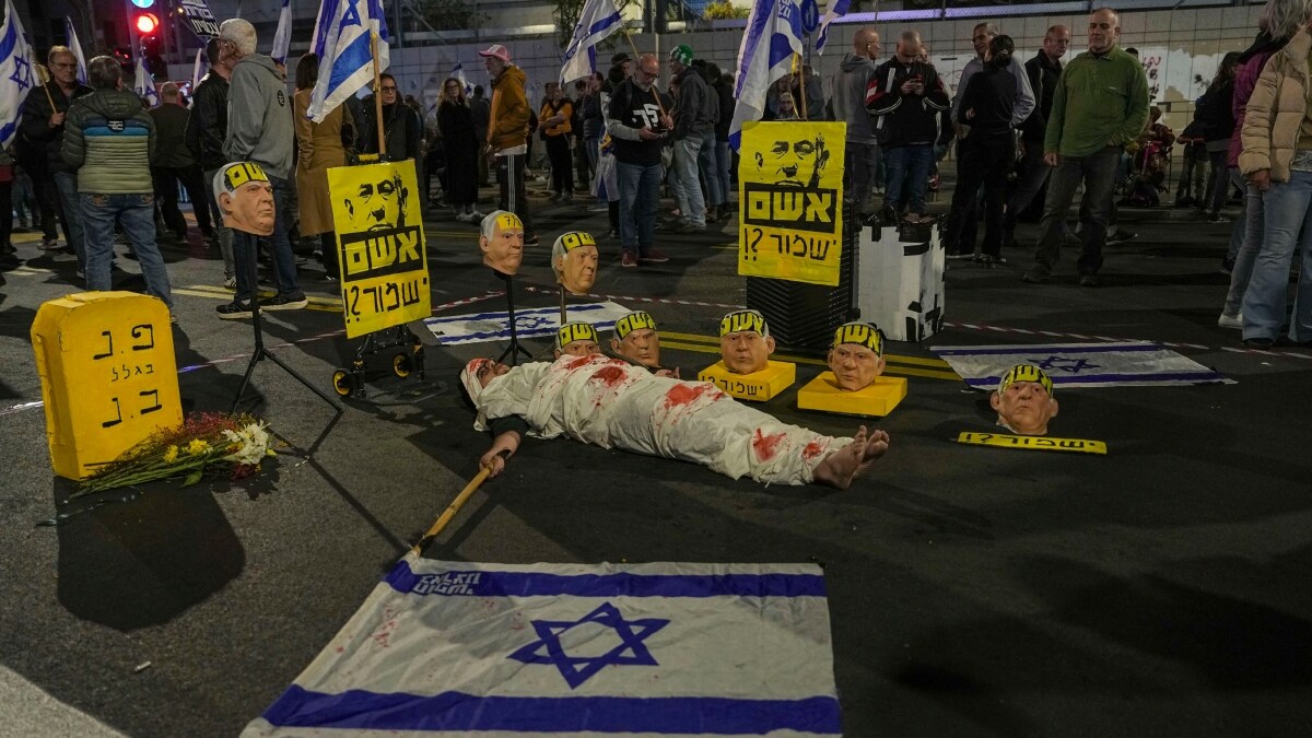 Israelis protest against Prime Minister Benjamin Netanyahu's government and call for the release of hostages held in the Gaza Strip | AP