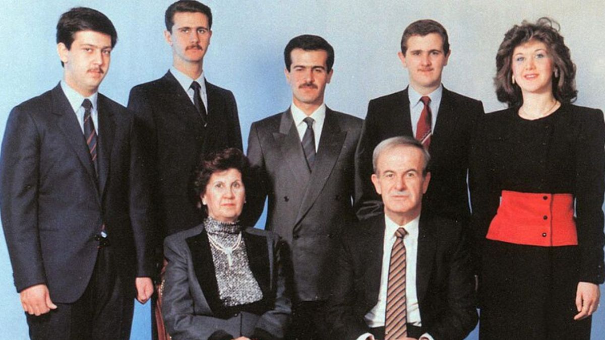 Hafez al-Assad and his wife, Anisa Makhlouf. On the back row, from left to right: Maher, Bashar, Basil, Majid, and Bushra al-Assad

