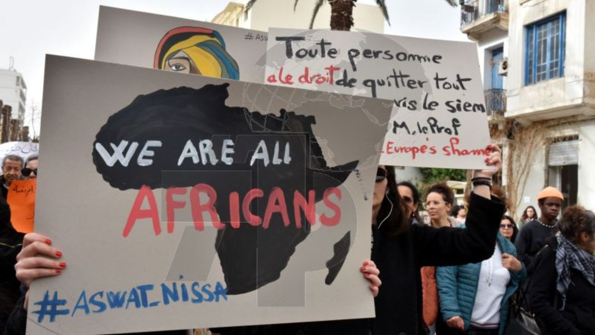 Hundreds on Saturday, protesting the racist campaign unleashed by Kais Saied in recent days against African migrants in Tunisia | X 