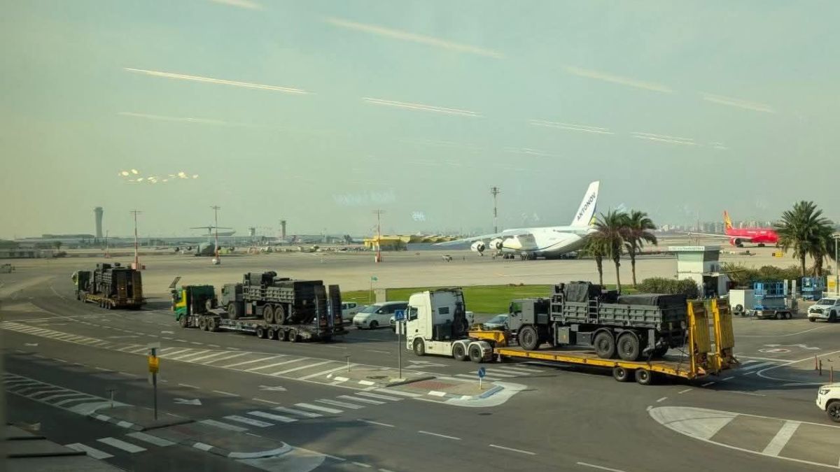 The Antonov-124 cargo plane from the UAE that landed at Ben Gurion Airport loaded with American military trucks and heavy equipment, allegedly for Ukraine | X  