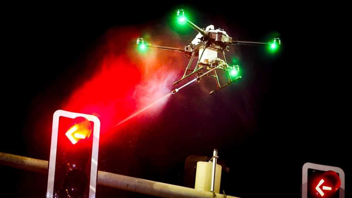 drone-wash-traffic-lights - 1
