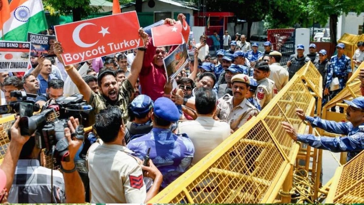 Protest calling for the boycott of Turkish goods in India | X 