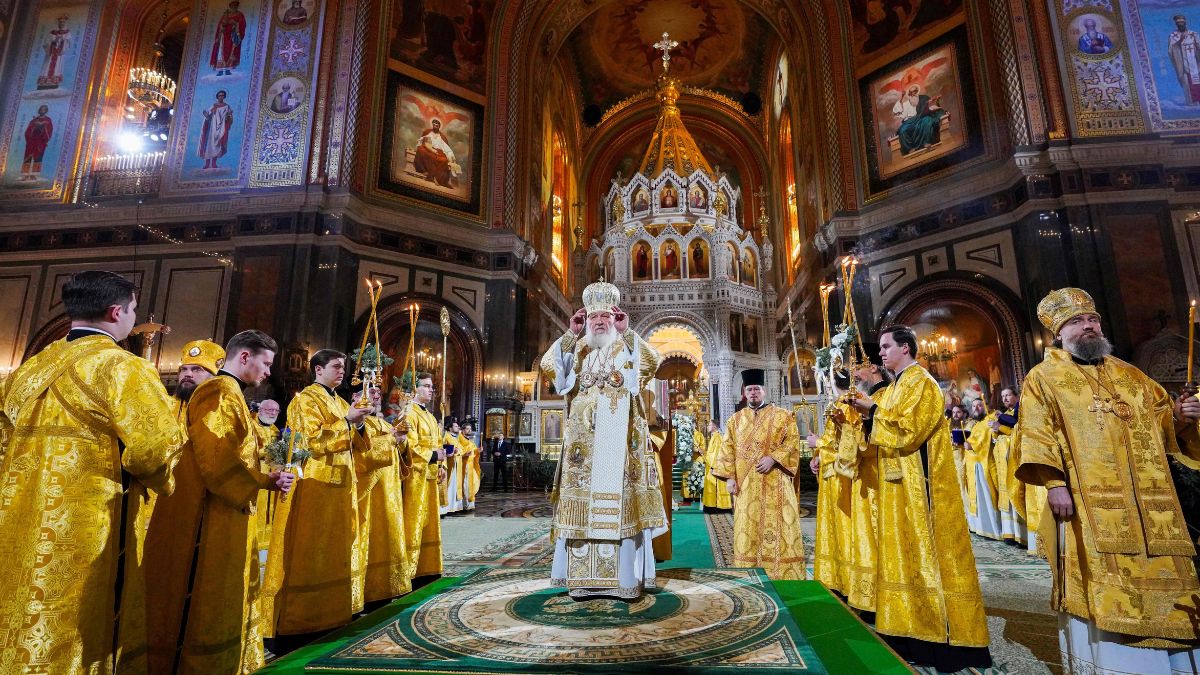  Russian Orthodox Patriarch Kirill (C) leads a Christmas mass at the Christ the Savior Cathedral, in Moscow. Orthodox Christians celebrate Christmas on January 7 in the Middle East, Russia and other Orthodox churches that use the old Julian calendar instead of the 17th-century Gregorian calendar | AFP