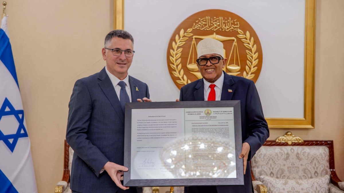 Somaliland's President Abdirahman Abdullahi Mohamed (R) posing for a photograph with Israel's Foreign Minister Gideon Saar (L) at the Presidential Palace in Hargeisa | X 