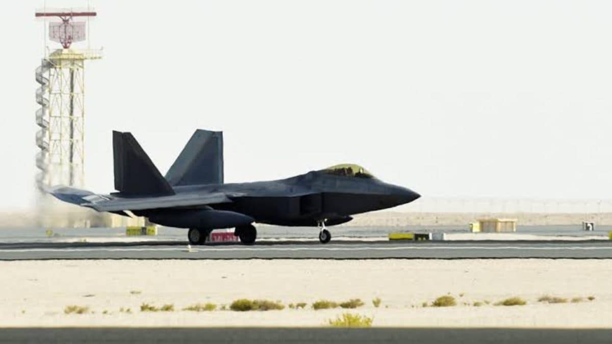 A Us F-22 Raptor | X 