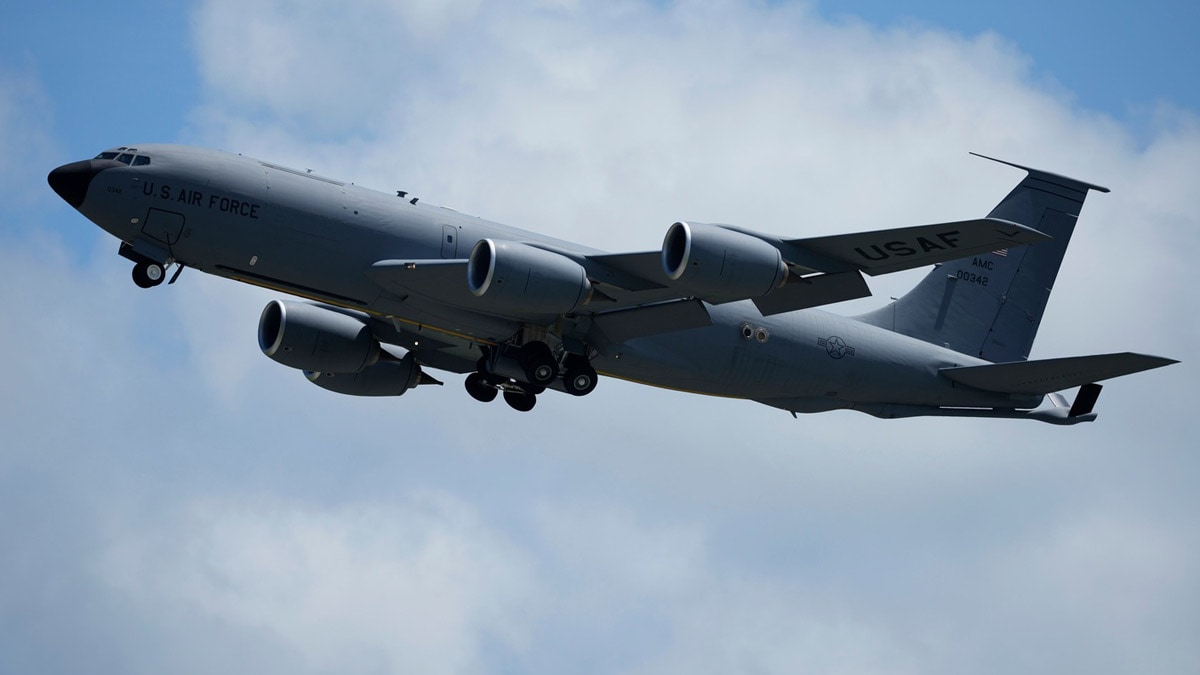 kc-135-midair