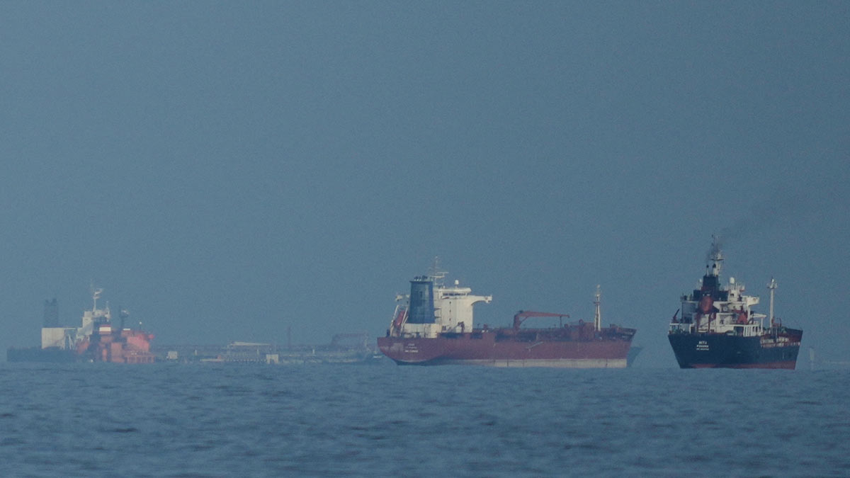 [File] Oil tankers and cargo ships line up in the Strait of Hormuz as seen from Khor Fakkan, the UAE | AP