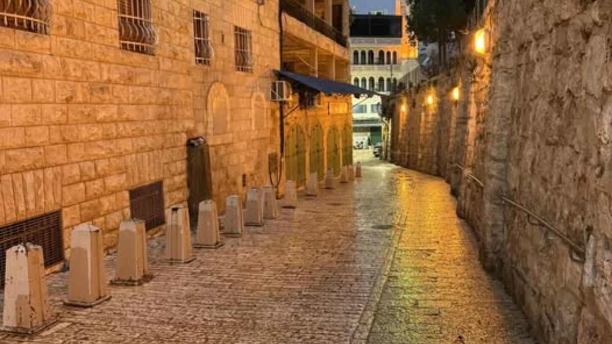 The Via Dolorosa Street in Jerusalem | X 