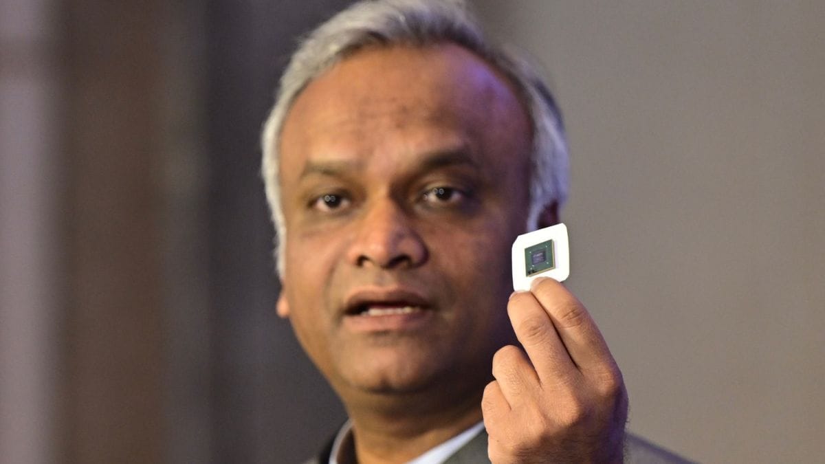 Karnataka IT minister Priyanka Kharge displays the indigenously developed AI chip that forms the crux of KEO | Bhanu Prakash Chandra 