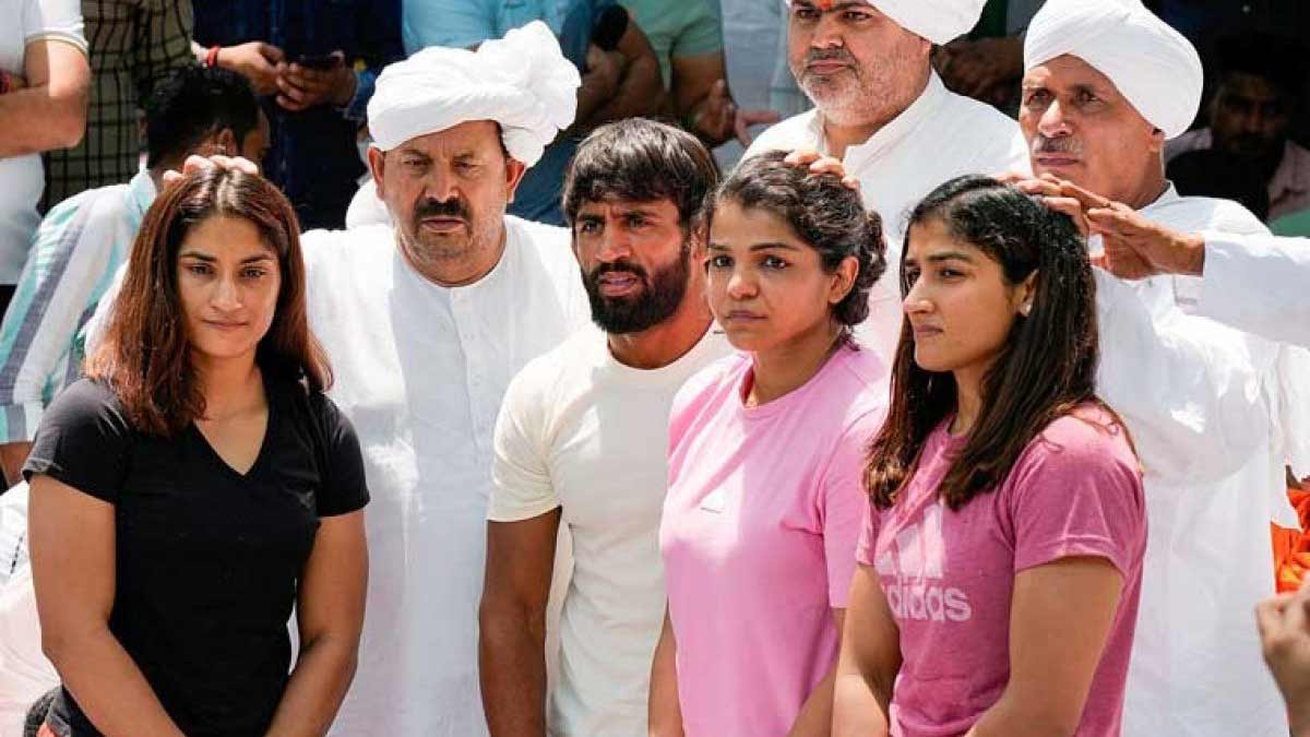 (File) Naresh Tikait with Sakshi Malik and other wrestlers