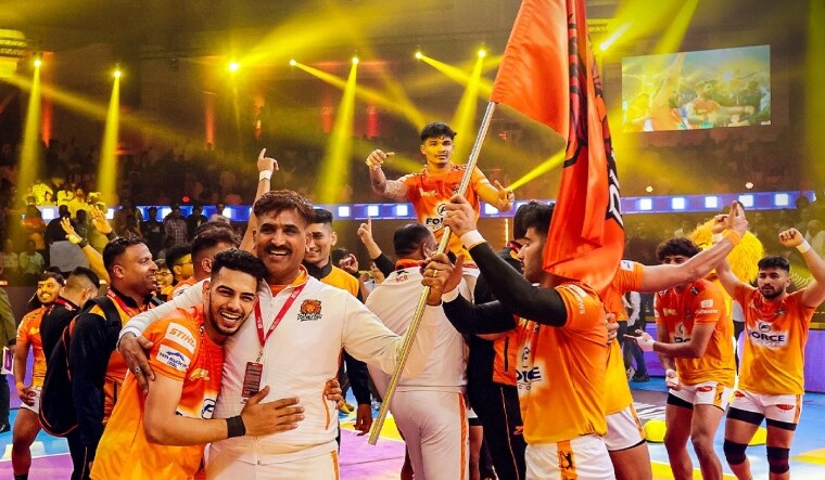 PKL10 final: Puneri Paltan won 28-25 at the GMC Balayogi Stadium | Twitter