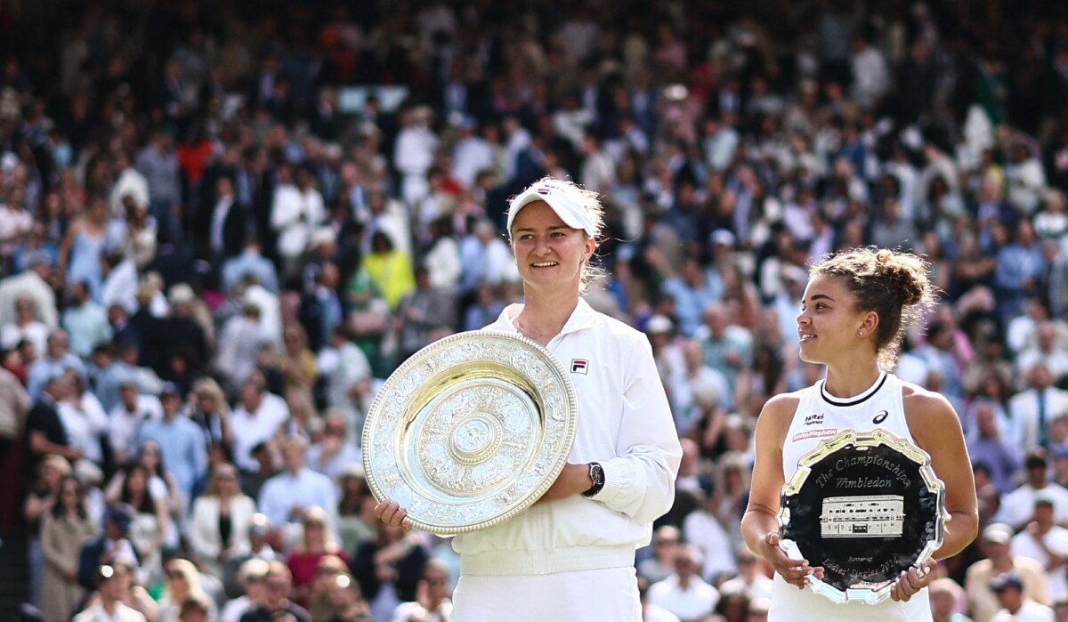 Czech Republic's Barbora Krejcikova (L) holds the Wimbledon winner's trophy as she stands alongside runner-up Italy's Jasmine Paolini | AFP