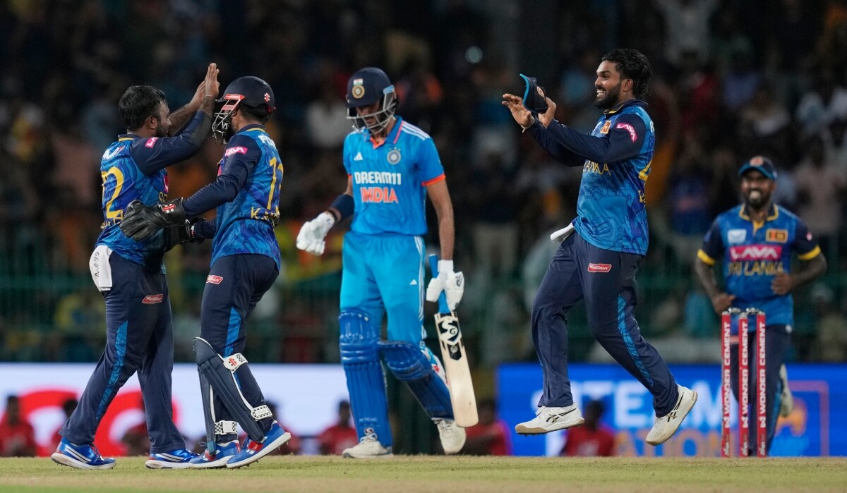 Sri Lanka's captain Charith Asalanka (L) celebrates the wicket of India's Axar Patel | AP