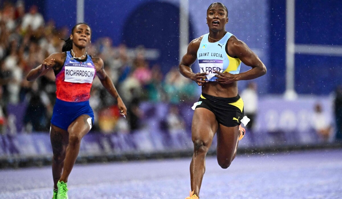 Saint Lucia's Julien Alfred (R) celebrates after winning ahead of USA's Sha'Carri Richardson in the women's 100m final at the Paris 2024 Olympics | AFP