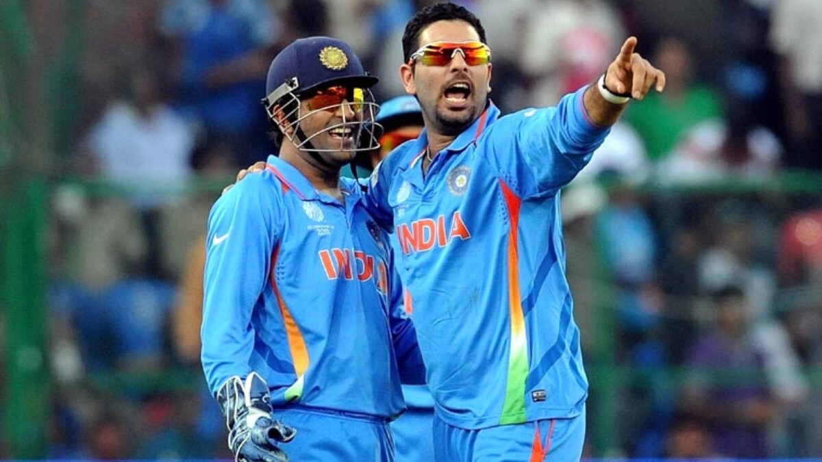  Yuvraj Singh (right) with Mahendra Singh Dhoni in 2011 | AFP