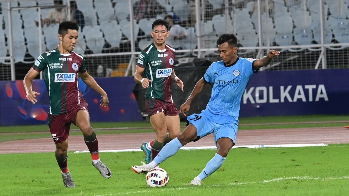 Mumbai City FC forward Bipin Singh Thounaojam in action against Mohun Bagan SG | Salil Bera
