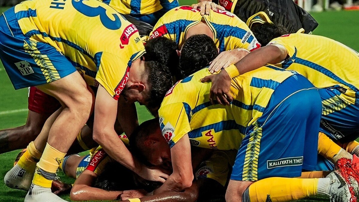 Kerala Blasters FC celebrating a goal at Kaloor | X