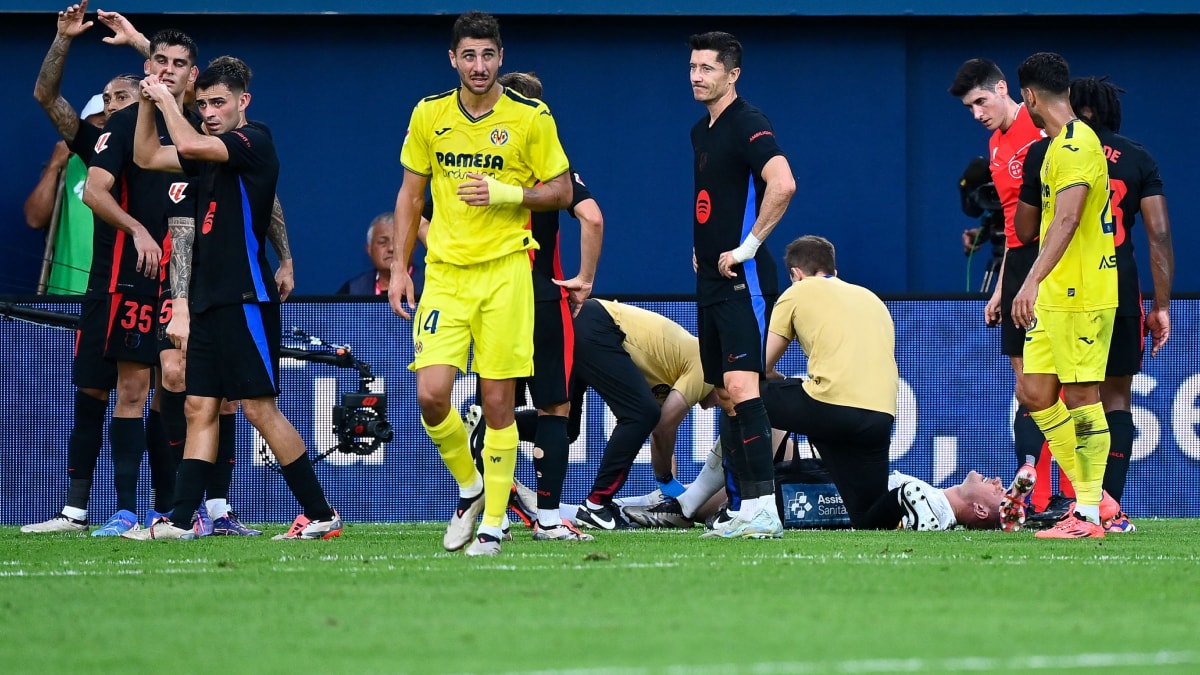 Marc-Andre Ter Stegen receives medical assistance during the Spanish league football match between Villarreal CF and FC Barcelona | AFP