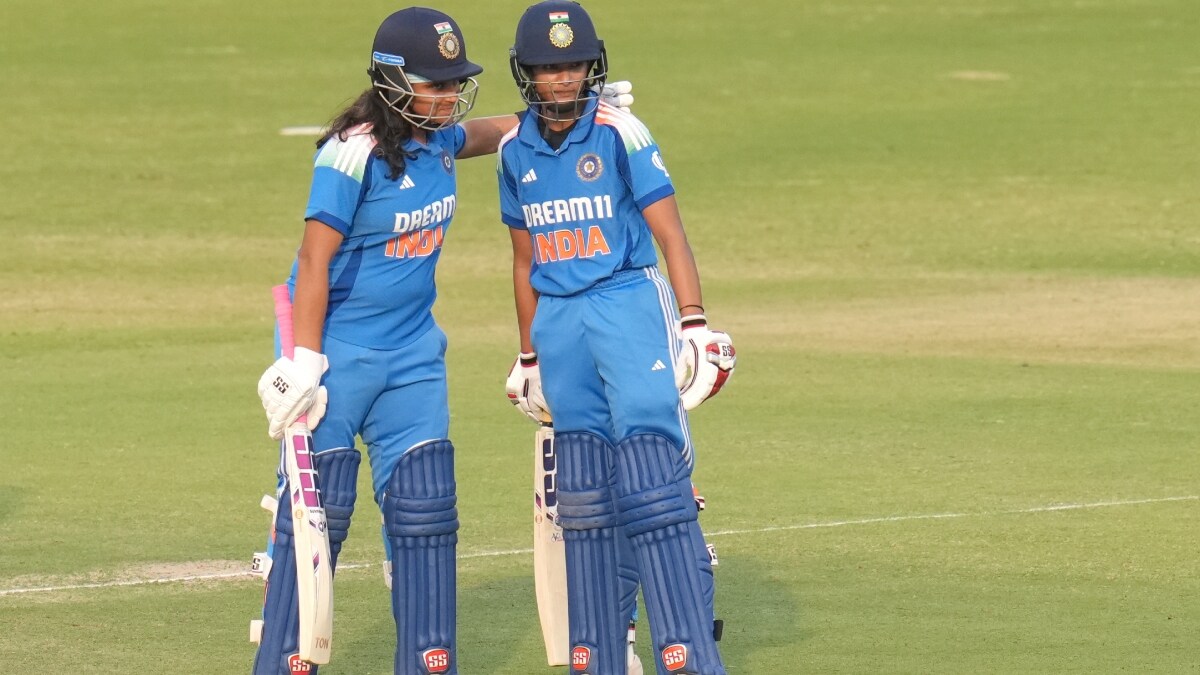 Tejal Hasabnis and Pratika Rawal in action against Ireland | X