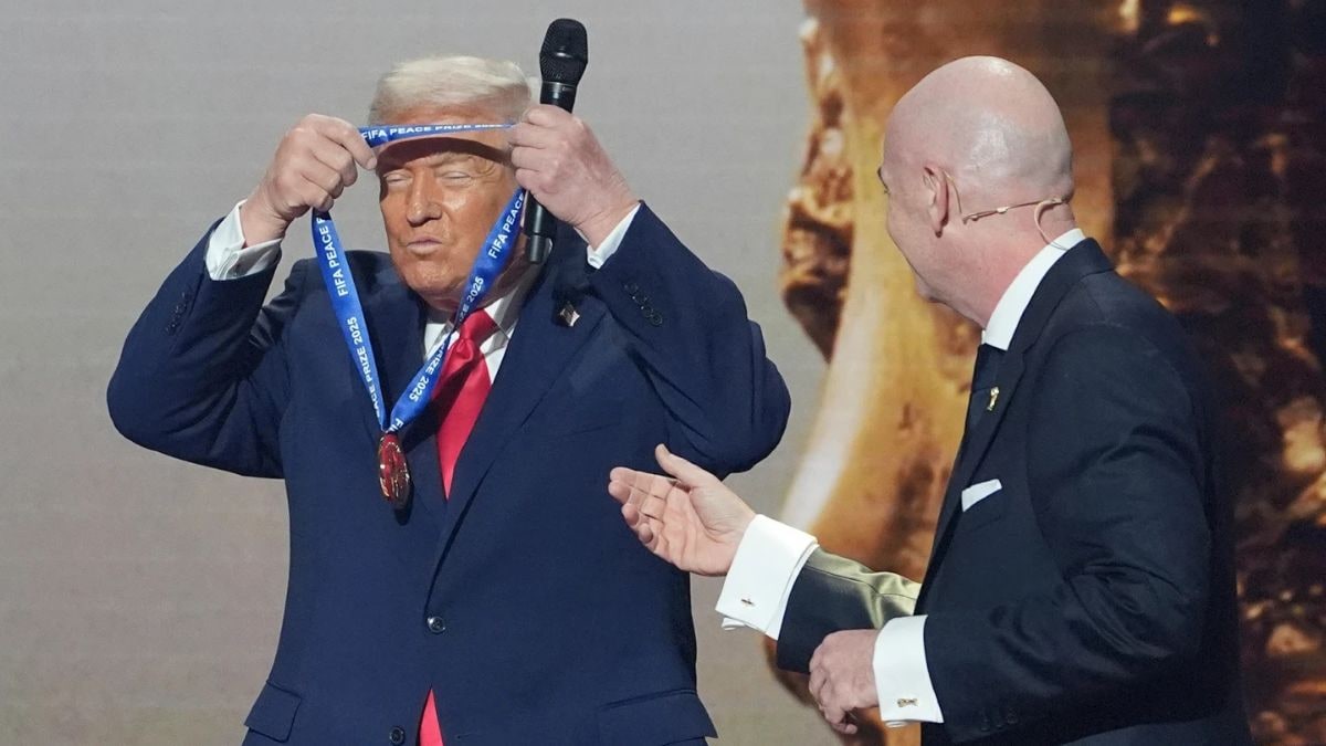 trump-infantino-peace-prize - 1