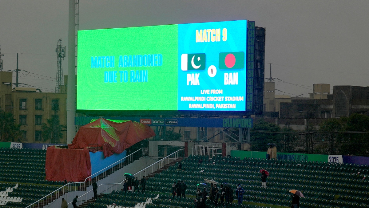 Fans look big screen showing massaging the ICC Champions Trophy cricket match between Pakistan and Bangladesh is abandoned | AP