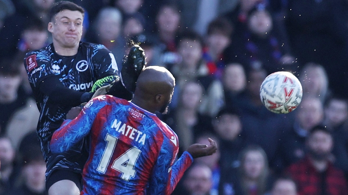 Millwall goalkeeper Liam Roberts fouls Crystal Palace's Jean-Philippe Mateta | Reuetrs