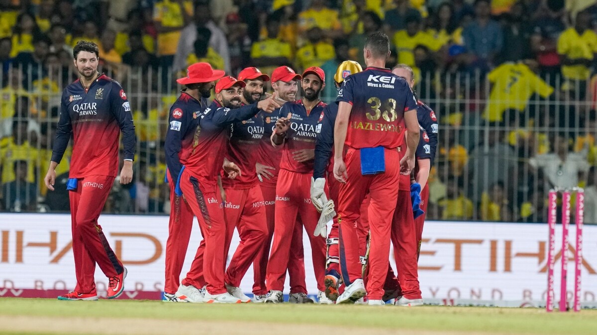 Royal Challengers Bengaluru's Liam Livingstone celebrates with teammates after taking the wicket of Chennai Super Kings Sam Curran | PTI