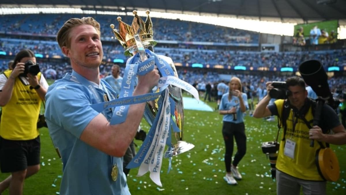 [FILE] Kevin De Bruyne with the Premier League trophy | AFP