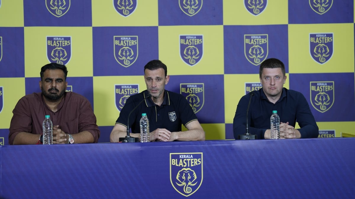 Kerala Blasters gaffer David Catala in the company of club CEO Abhik Chatterjee and sporting director Karolis Skynkis