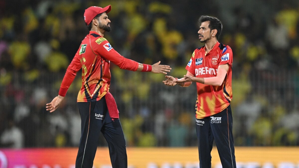 Punjab Kings' Yuzvendra Chahal celebrates with his captain Shreyas Iyer after taking the wicket of CSK's MS Dhoni | Reuters