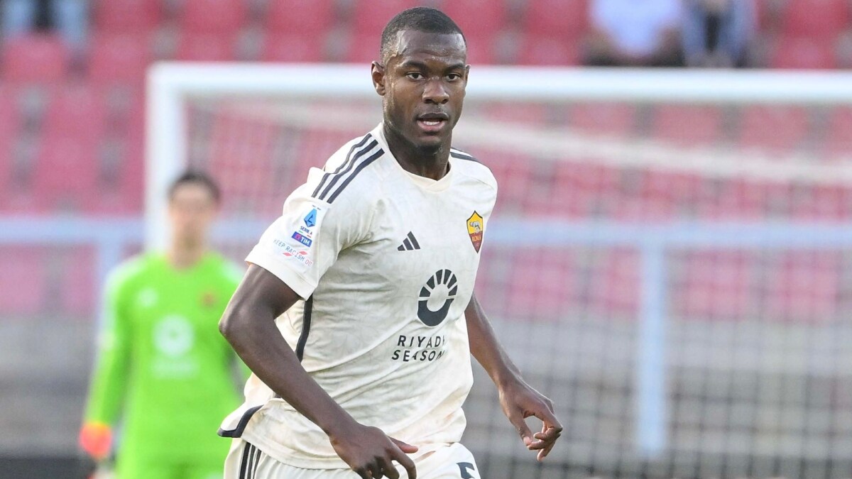 Evan Ndicka of AS Roma | X