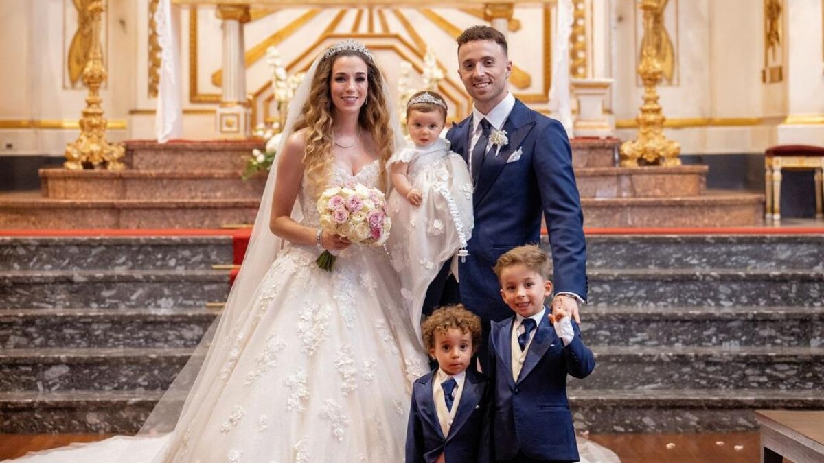 Diogo Jota and Rute Cardoso with their children after the marriage | X