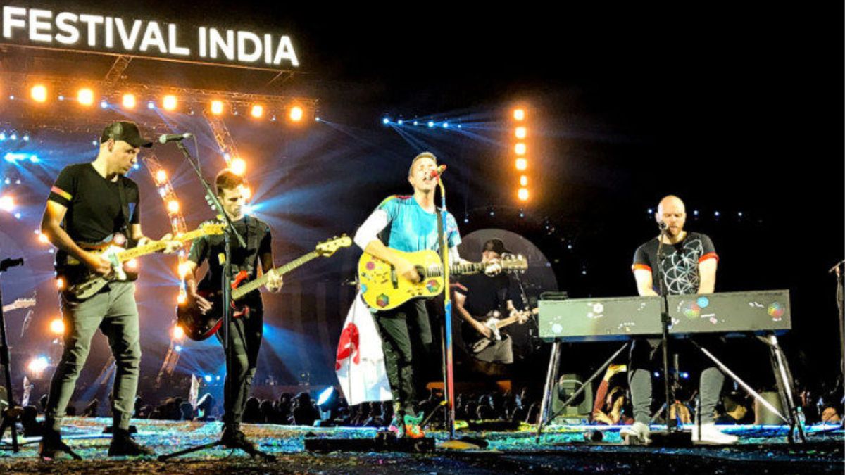 Coldplay performs in Mumbai in 2016
