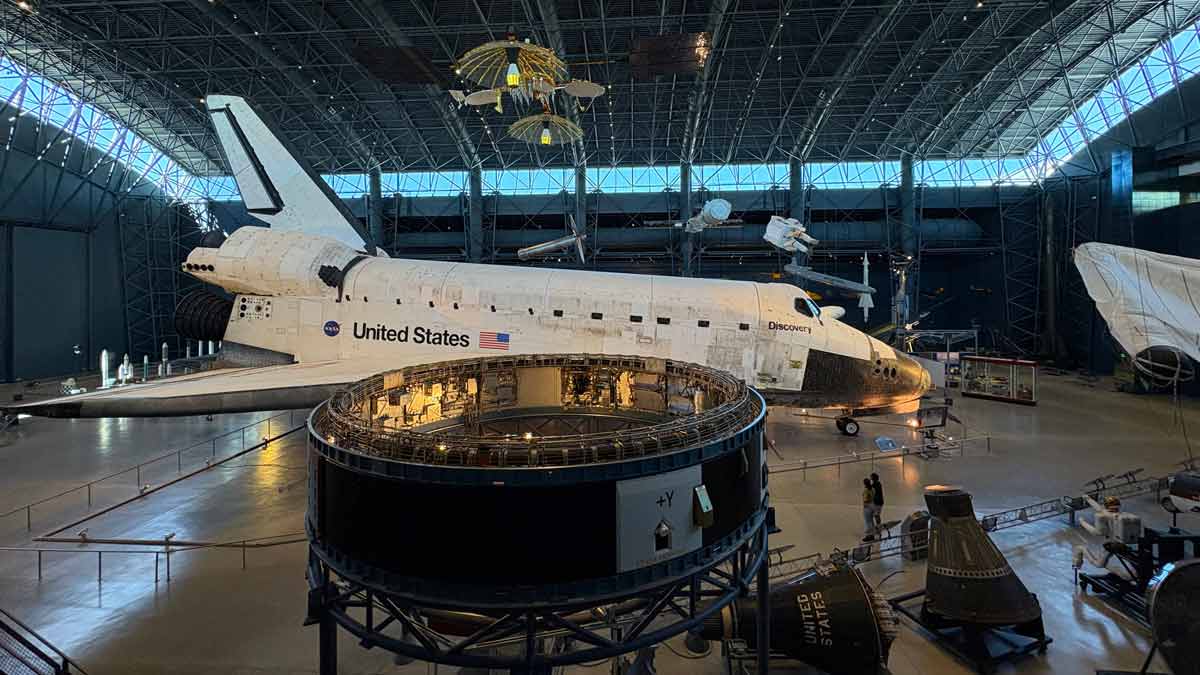 Space Shuttle Discovery at the Smithsonian's National Air and Space Museum's Steven F. Udvar-Hazy Center | Khursheed Dinshaw