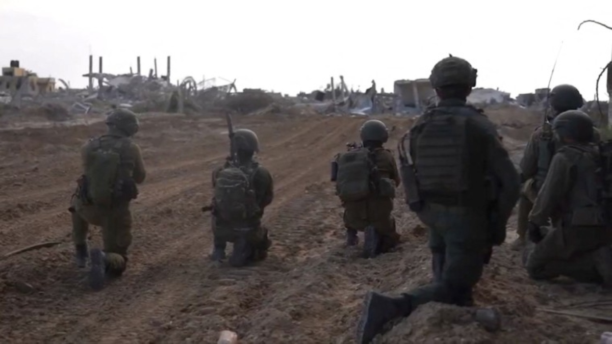 West Bank viral video:  Many Jewish men invaded the Palestinian family's property and stole their farm equipment including tarpaulins before taking olives as well, the video from Hebron's Tel Rumeida showed
