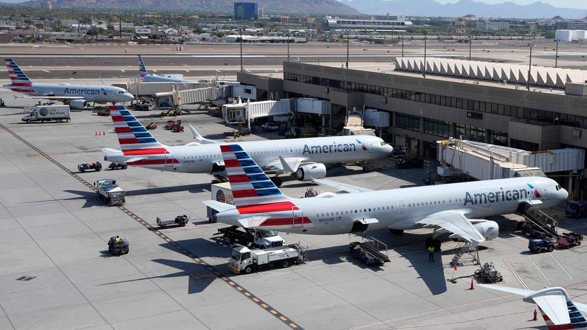 American Airlines grounds all US flights