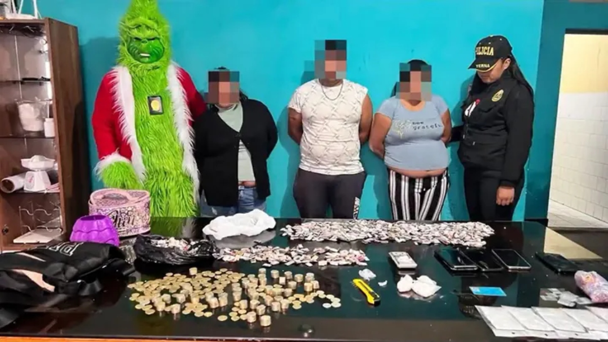 The Peruvian National Police released a video in which one of its personnel was seen dressed up as the character from 'How the Grinch Stole Christmas!' while participating in a drug bust