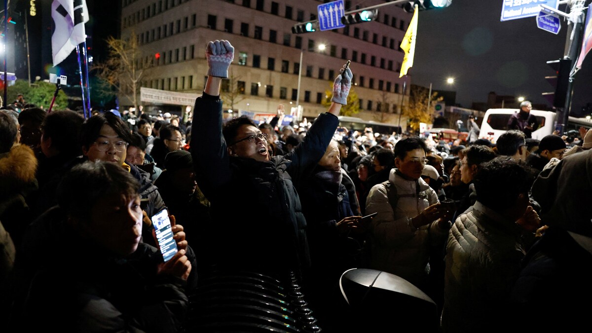 protest-in-south-korea-martial-law-reuters
