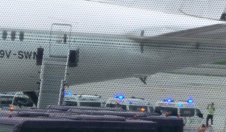 Singapore Airlines Boeing 777 hit extreme turbulence and made an emergency landing at Suvarnabhumi Airport, Bangkok | X