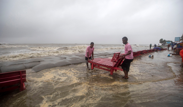 Bangladesh braces for Cyclone Remal