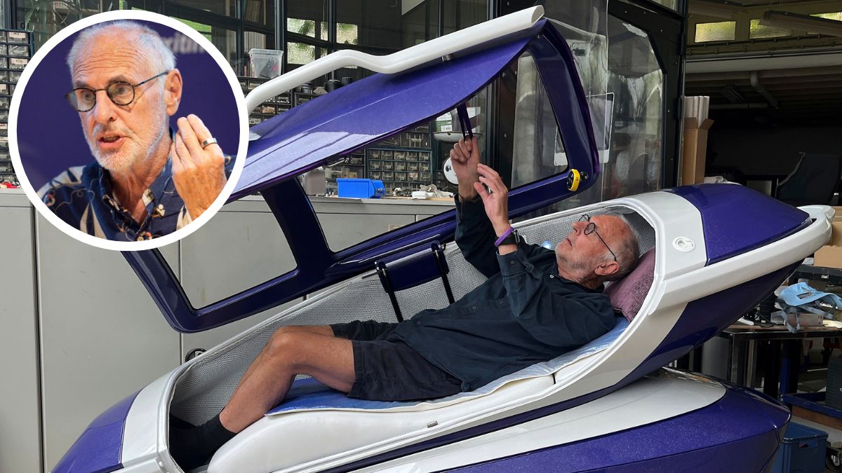 Philip Nitschke enters a 'suicide pod' in Rotterdam, The Netherlands | AP/Reuters